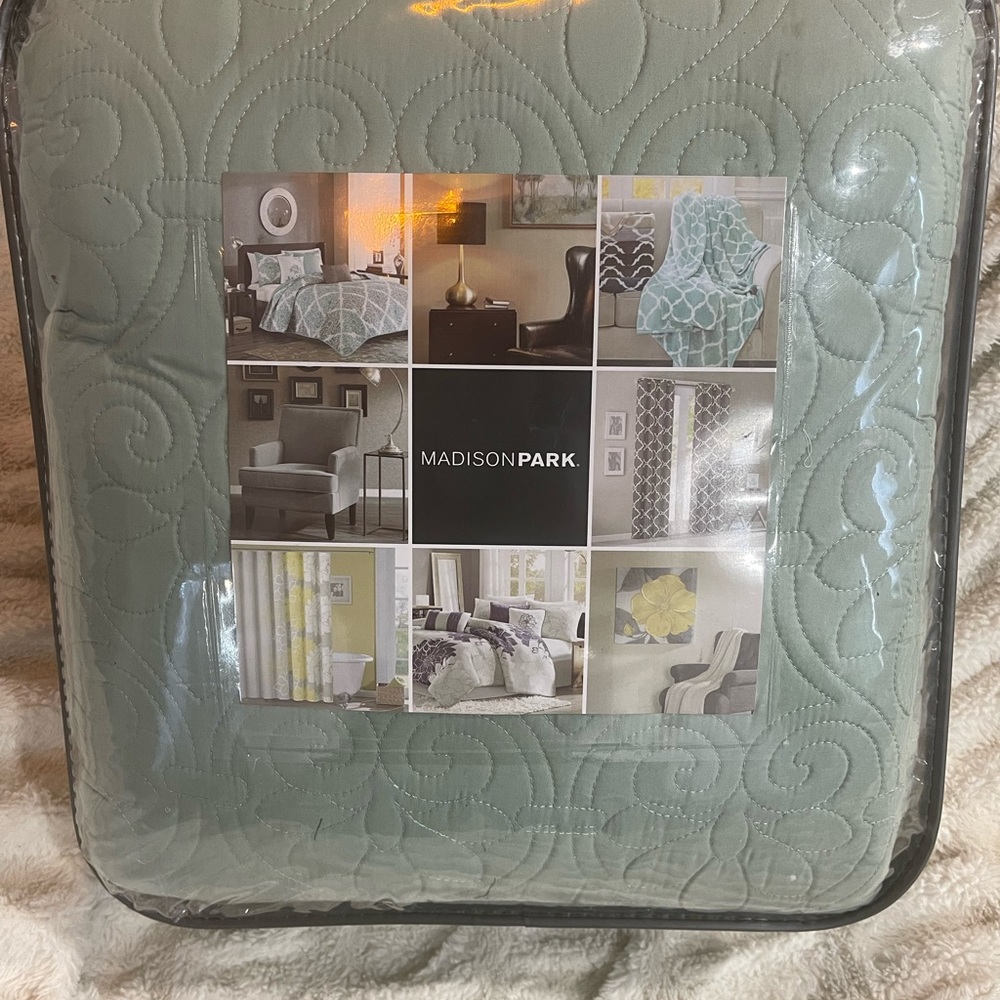 Madison Park Quebec Reversible King Quilt Set